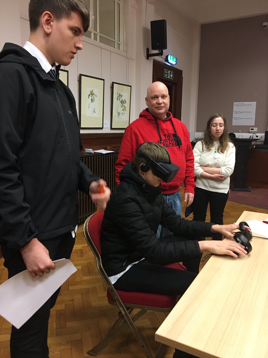 BlairgowrieART's tweet image. Pupils experiencing VR with Abertay students while being live sketched by illustrator Dylan Gibson. Wonderful contrast and great course advise if you want to embrace technology 😍#CreativeLives19