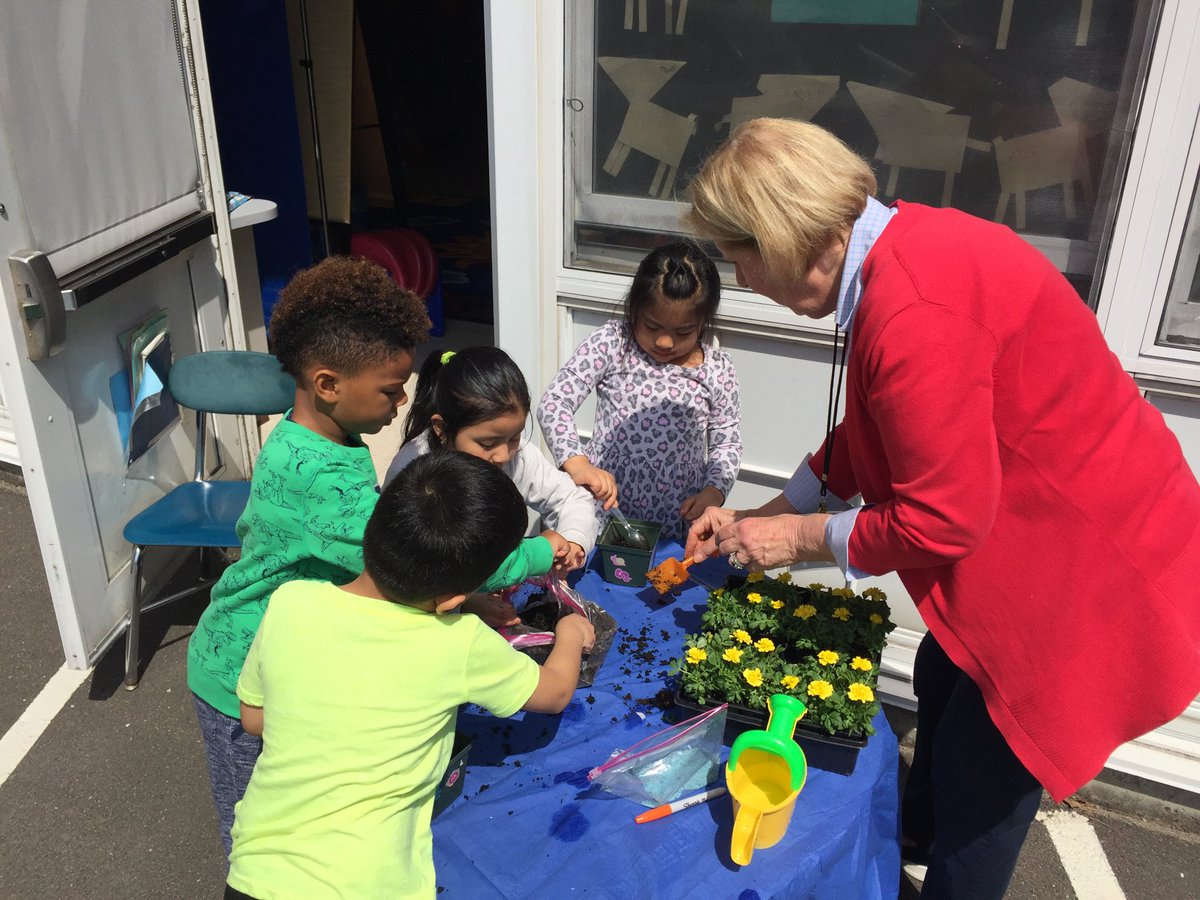 KTMKindergarten's tweet photo. We had the most amazing time with Mrs. Kennedy yesterday!  Thank you for the fun spring lessons and activities! https://t.co/NdsmVzlGzu