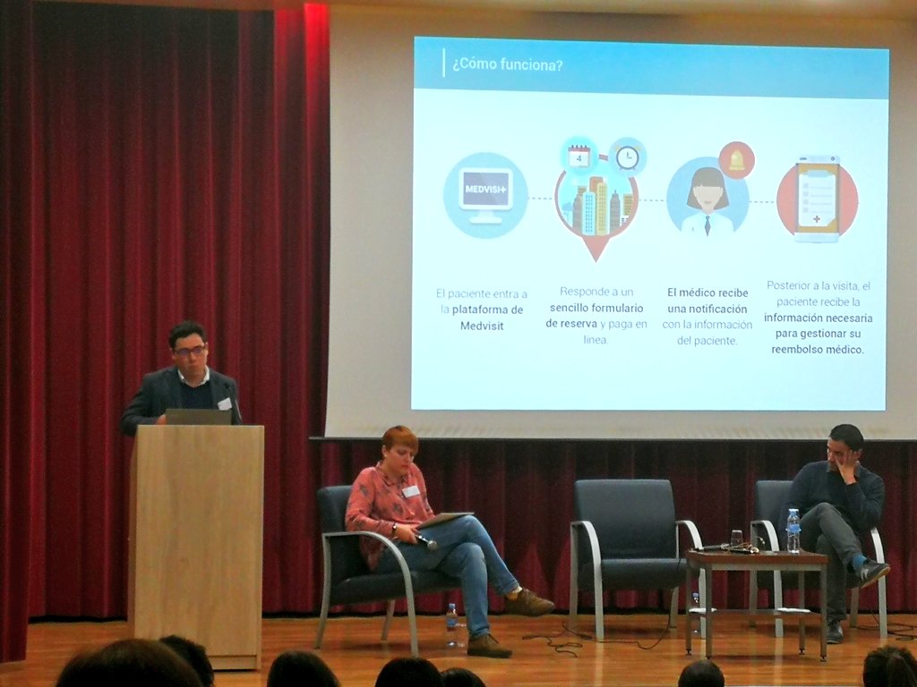 ariadnaarbos's tweet photo. Última taula rodona 📢👌 'Aplicacions i plataformes per a la comunicació i l'empoderament del pacient': COMjuntos @armayones del #eHealthUOC, Infermera Virtual @marcfortes i Medvisit @ALozjz. Modera @msannasendra #EIcomsalut19
@comunica_health @UPFBarcelona #enfermedadesraras https://t.co/86h1TVssAt