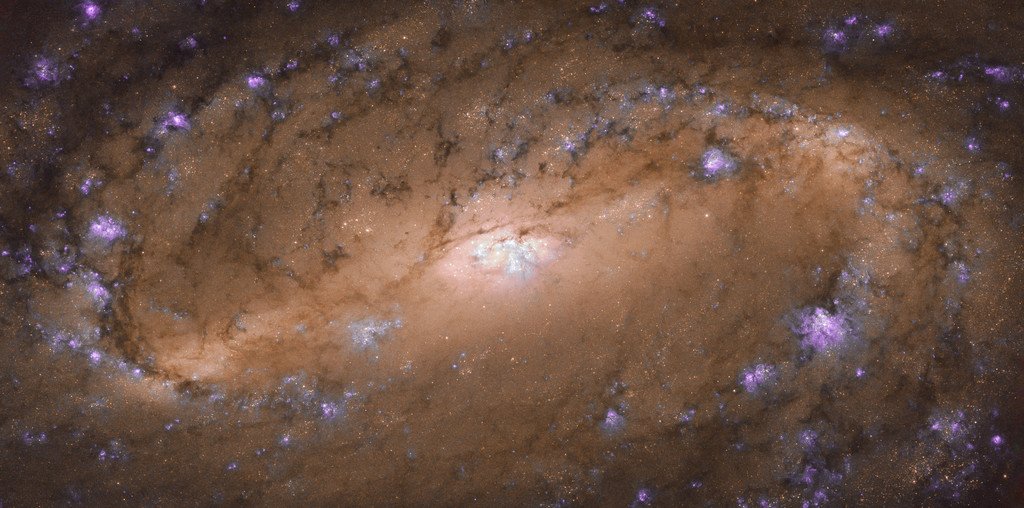IAMSuccessed's tweet image. Hubble Spots Stunning Spiral Galaxy via NASA go.nasa.gov/2DJrswQ