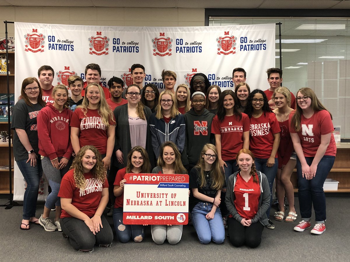 MSCounseling's tweet photo. Sweet Success! #CollegeSigningDay2019 #PatriotPrepared @MSHSactivities @m_south_hs @UNLincoln https://t.co/OkDSco4HDN