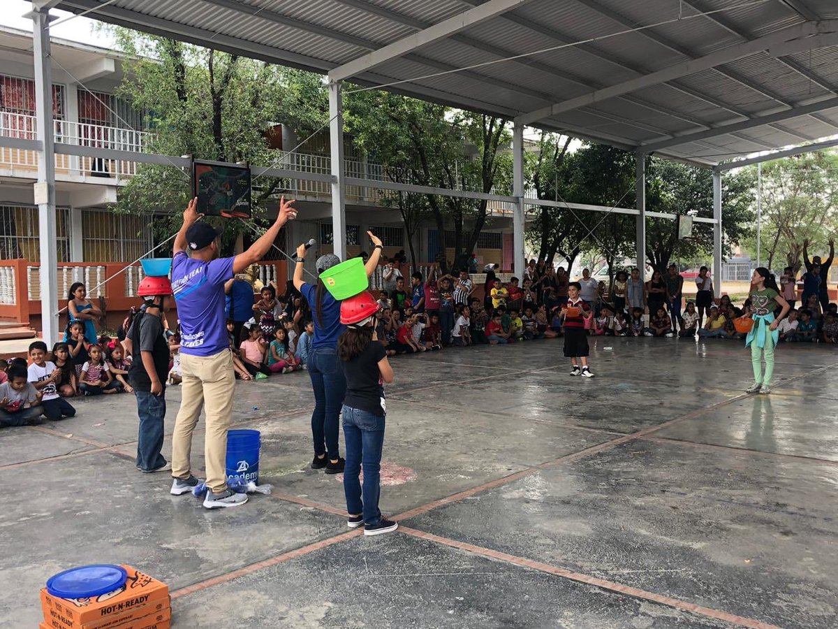 SultanesOficial's tweet photo. Visitamos a los niños de la Escuela Primaria Ignacio Zaragoza turno matutino en su festejo de Día del Niño 👦🏻👧🏻.

Los pequeños pudieron convivir con el @Perrosultan 🐶, vivir la #ExperienciaSultán 🙌🏻 y recibir la invitación al @PalacioSultan 🏟. https://t.co/MyHwYJ4QQT
