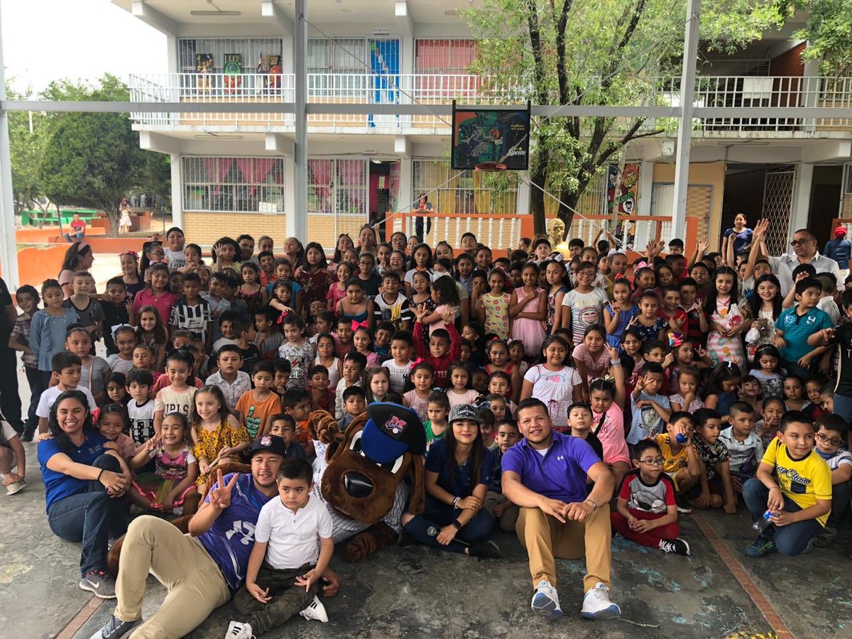 SultanesOficial's tweet photo. Visitamos a los niños de la Escuela Primaria Ignacio Zaragoza turno matutino en su festejo de Día del Niño 👦🏻👧🏻.

Los pequeños pudieron convivir con el @Perrosultan 🐶, vivir la #ExperienciaSultán 🙌🏻 y recibir la invitación al @PalacioSultan 🏟. https://t.co/MyHwYJ4QQT