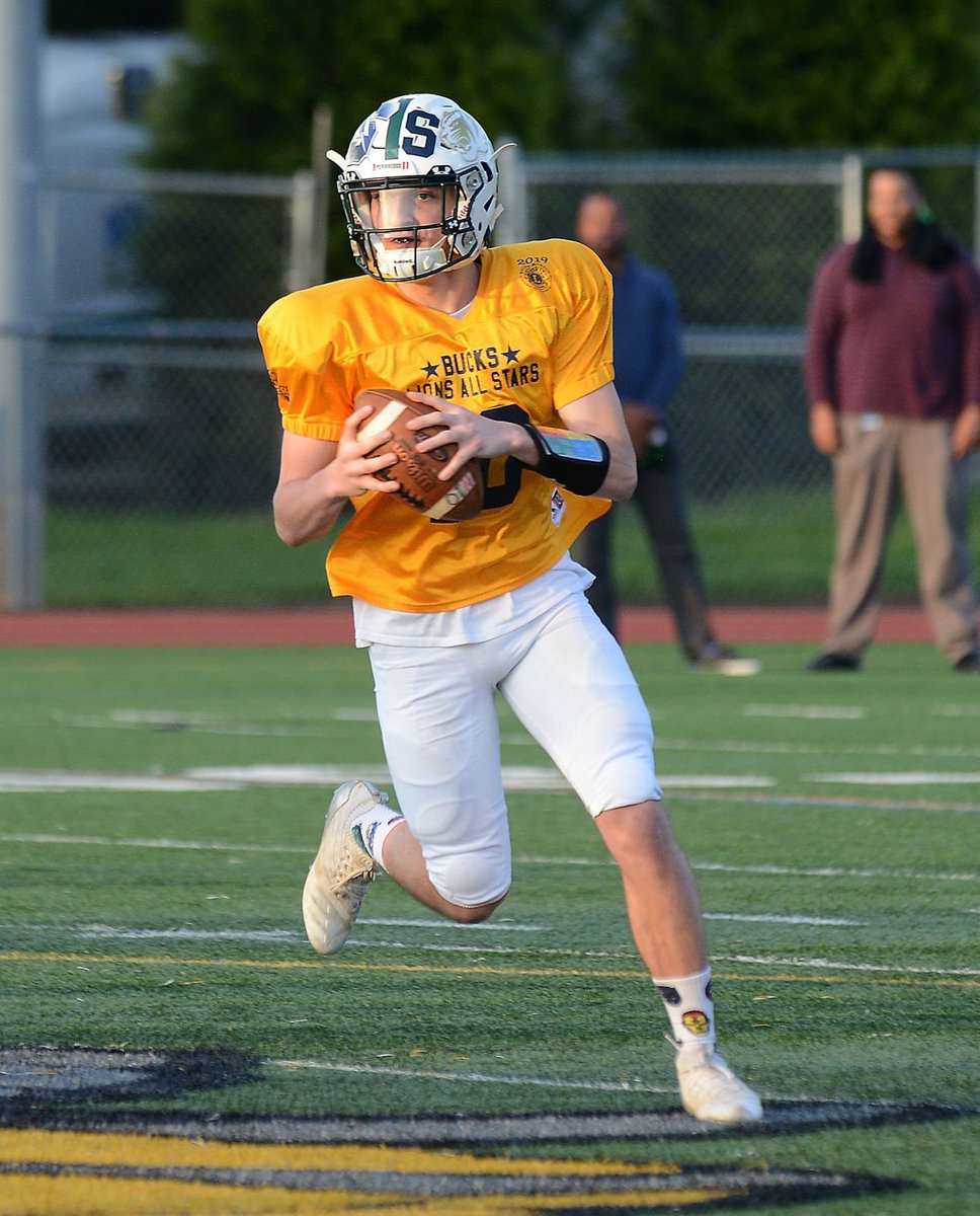 MontMediaSports's tweet photo. #FOOTBALL: @pennridgefb's @Kantorzak, @jonathan_post_ help @BucksFBAllStars roll in Bucks-Mont Lions Club All-Star Game. (By @AlexWahlReport) https://t.co/6p2lHWat4S https://t.co/jQlMdNEx4O