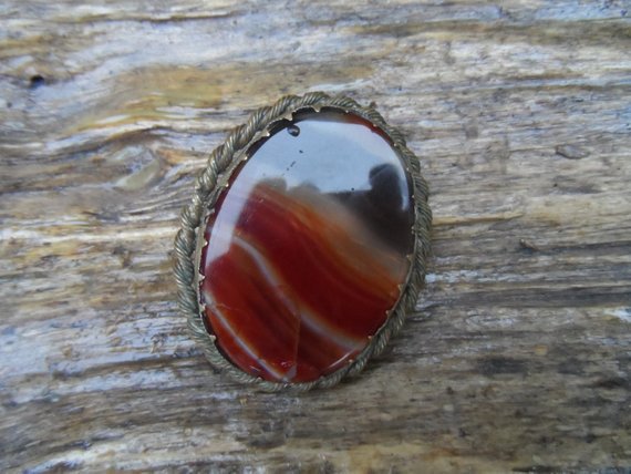 Vintage antique agate brooch - Victorian ladies jewellery pin brooch polished agate stone jewellery 19th century ladies fashion #AgateBrooch #AntiqueBrooch 
£22.00
➤ tinyurl.com/y44t7ws9