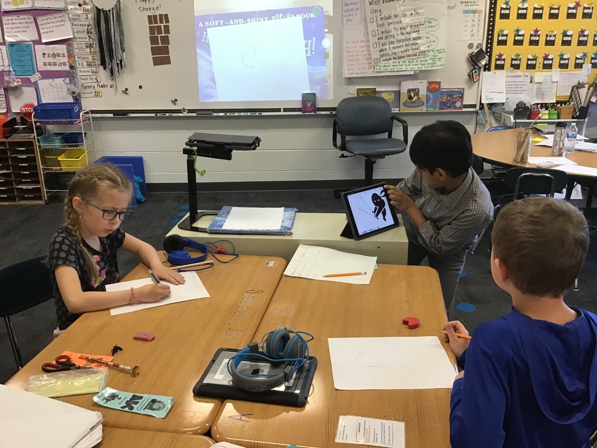 ethomp711's tweet photo. In our student-led drawing class today, students learned how to draw a ninja from a classmate. #inspire96 #drawing #studentledclass #secondgrade https://t.co/DHSlMmhPG4