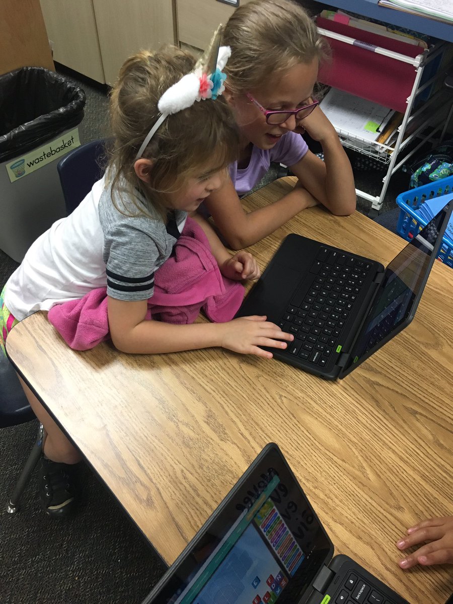 mrs_k_allen's tweet photo. #TechnologyTime with our buddies in @SaiglingKinder #SaiglingShines https://t.co/sD3GAgqHXF