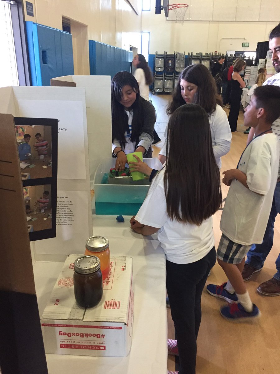 MsKarlman's tweet photo. Bobier Broncos representing at Vista STEM Fest last night! @BobierBroncos https://t.co/MfG6FmXSTZ