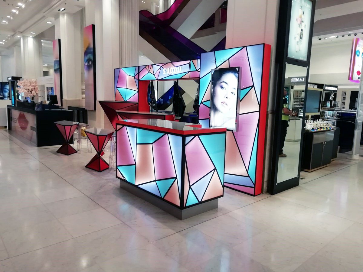 TheAtticRoom's tweet photo. Introducing the New Suqqu Site in @theofficialselfridges. It was great working closely with the Suqqu team to achieve such a dynamic impactful design. 

#suqqu #suqquuk #ukexclusive  #makeuplook #getthelook #London  #summercollection  #urbanprism  #limitededition #selfridges https://t.co/zhlNzSrc5H