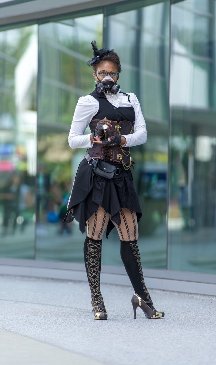 LunaNightingale's tweet photo. Time Stamp: Steampunk. #wondercon2017 #steampunk #melanincosplay #blackcosplayer π€ https://t.co/AwYzPxE9Ia