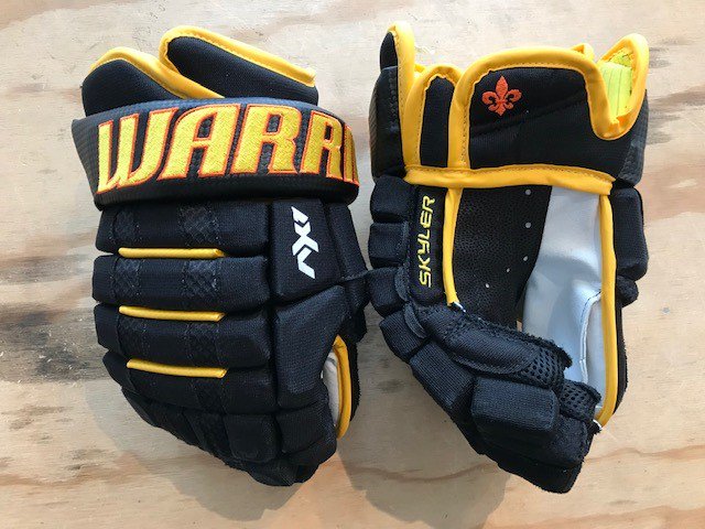 dangler83's tweet photo. Nothing brightens up the weekend like some retro #canucks and #letsgoflyers inspired @WarriorHockey mitts #WarriorCustom https://t.co/EgpuxKguwS