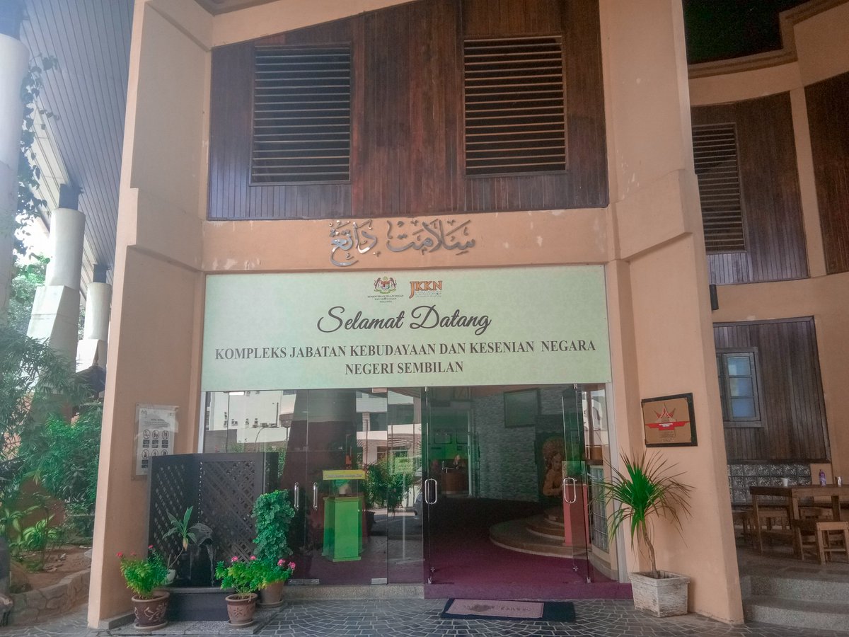 gayatravel's tweet photo. Visit JKKN Negeri Sembilan on Tuesdays and Saturdays to watch Colours of Malaysia (performances of traditional dances)
#TeghojahN9 #travel2N9 #VisitNegeriSembilan #PesonaSeremban #ColoursOfNegeriSembilan #LPNS #GayaTravel #TravelNoMatterWhat #visitmalaysia2020 #SayangiMalaysiaKu https://t.co/oeFkdDIVnJ