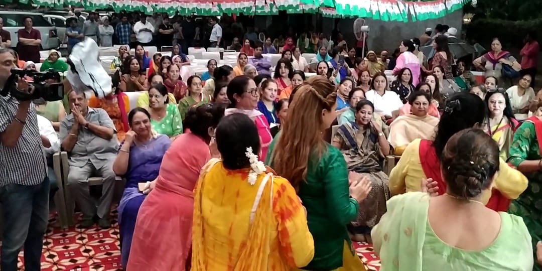 Sharmistha_GK's tweet photo. Congratulations @DelhiPMC District President Karolbagh Asha Gandhi ji for adding colours &amp; festivity to election campaigning by organising ‘Jago’ program. It was great fun despite the rains. https://t.co/JYEcEQgEfs