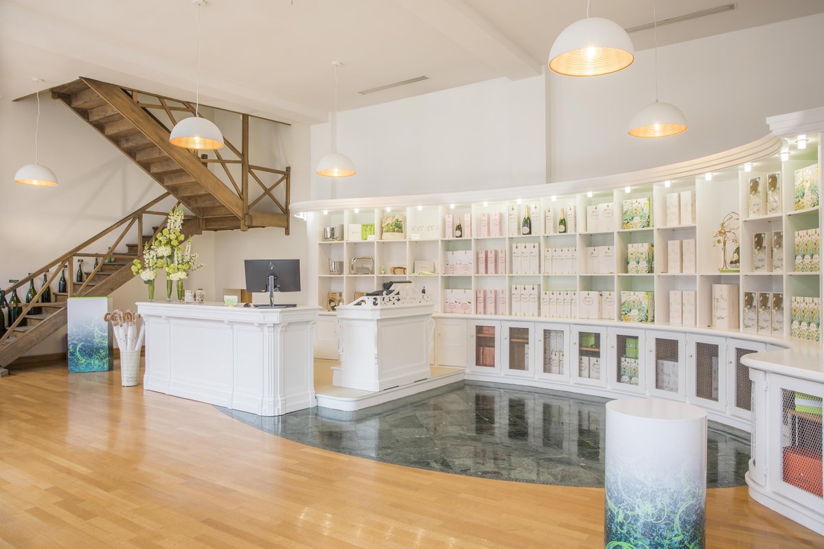 Perrier-Jouët ouvre sa première boutique éphémère à Epernay dlvr.it/R3zzsd