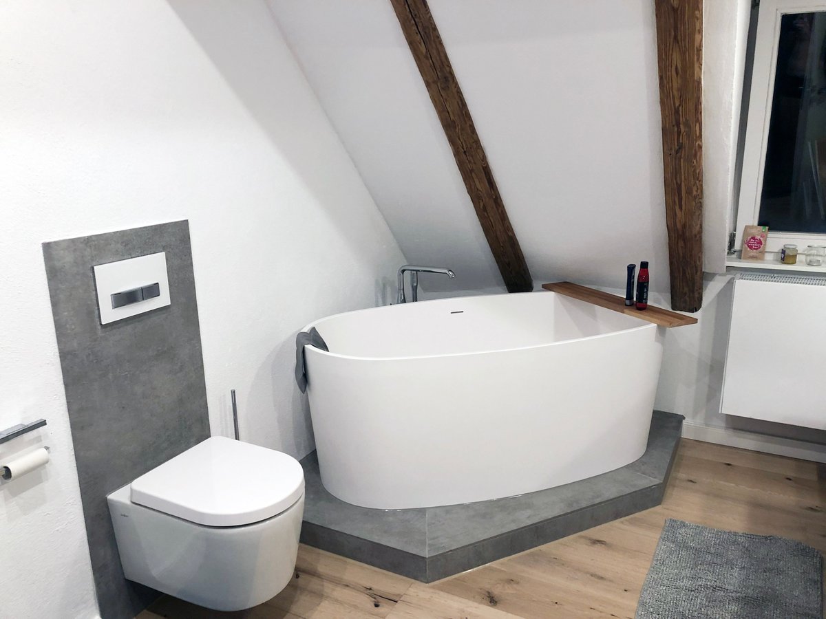 Badeloft's tweet photo. Minimalistische und individuelle Bäder... #Badeloft
#freistehende #badewanne #bathtub #freestanding #housedesign https://t.co/VPw0rHHTF1