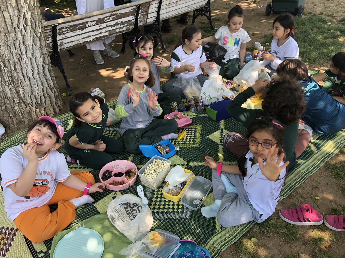 1-A sınıfının bahar şenliğindeki piknik keyfi <a href="/KvancBarlas/">Kıvanç Barlas 🇹🇷</a> <a href="/ilhnTunali/">ilhan tunalı</a> <a href="/Sedaahan8/">Seda Şahan</a>