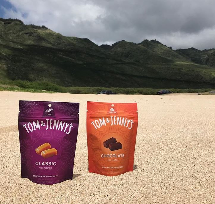 LiveGlean's tweet image. Giveaway Brand Spotlight! 💡 @TomAndJennys Candy  ⁣🍬 are: ⠀
⁣🌿 ⁣Naturally sweetened + Xylitol ⠀
🔥 Under 2.5 g net carbs per piece ⠀
😋 Sugar-Free, Gluten-Free, Keto!⠀
Win 6 flavors + tons of other amazing goodies ($825 value!)  here #giveaway ow.ly/9Cd050tC06j 
⠀