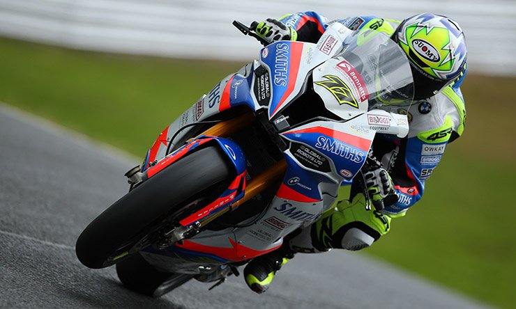 bennetts_bike's tweet image. A lap of @Oulton_Park with James Ellison &amp;gt;&amp;gt; bit.ly/2DKUYC9

“I’m in fifth gear across the line, it feels fast because you’re going past the pit-wall, it feels like you’re going down a tunnel. You’re touching about 140 to 150mph..."

#BennettsBSB | #TrackGuide