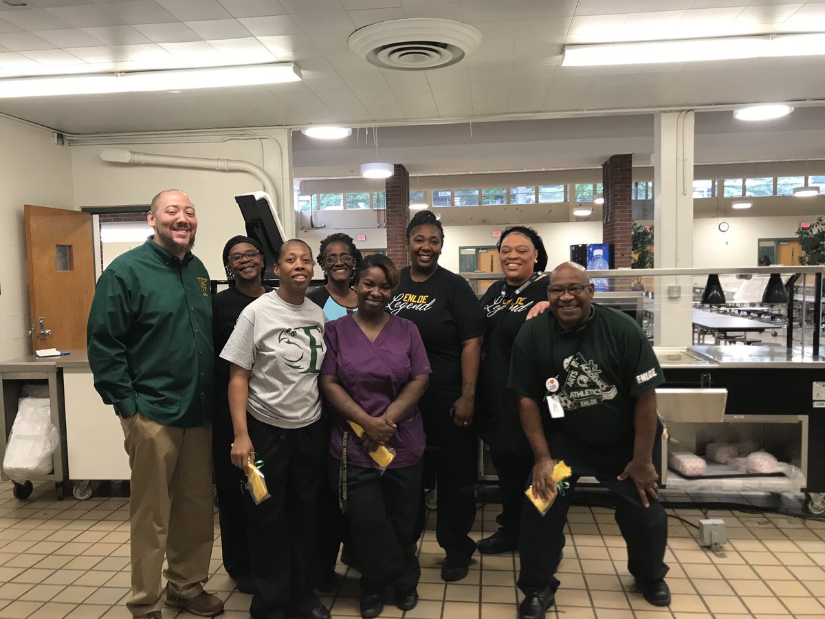 wchavis's tweet photo. Happy CNS Week to our cafeteria team! Thankful to work with these cheerful leaders. Thank you to @EnloePtsa for providing gifts to these team. These #EnloeLegends are our unsung heroes! @WCPSSTeam @CentralWCPSS @EnloeMagnetHS https://t.co/4hd3bSRKhs
