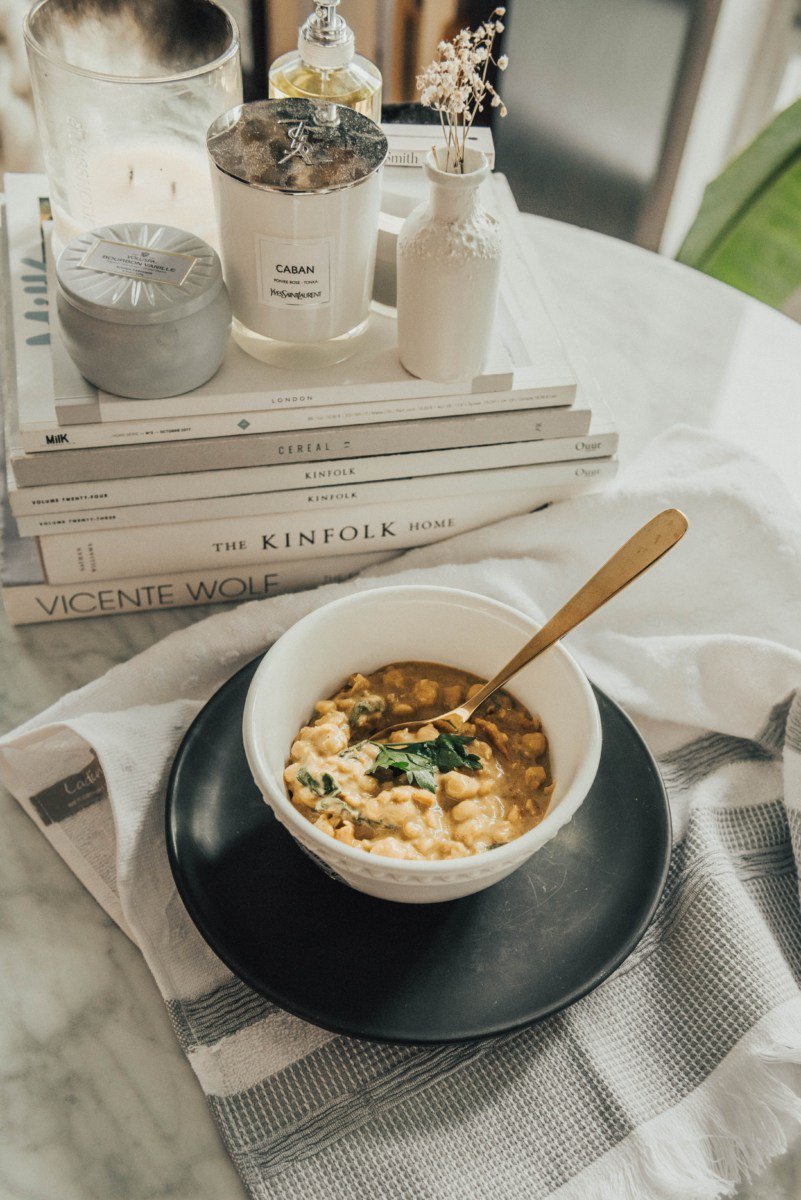 Healthy and Satisfying Coconut Lentil Soup icingandglitter.com/2019/05/03/hea…