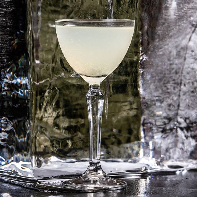 Ice cold: The new serve from @hoottheredeemer and @oxleygin. Be the first to try it tonight at #CITCEdin 6pm-11pm <a href="/thehubroyalmile/">The Hub</a> 
Citrus Squared Gimlet
50ml Oxley Gin
25ml citrus squared cordial (made with lime leaf, lime, lemongrass) bit.ly/2J2RsaP