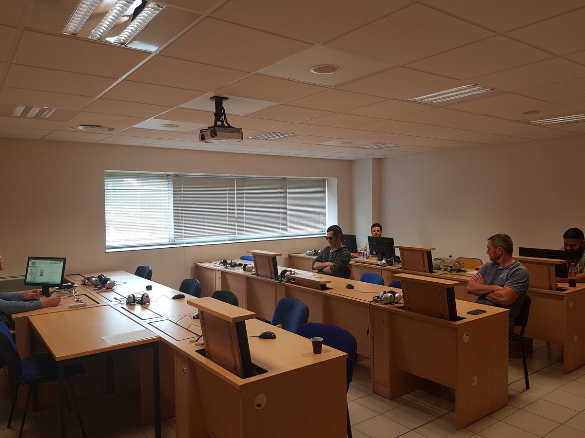 dirtyangel_CP's tweet photo. #school #drivingschool #MenAtWork #Aftral #PermisCE https://t.co/2ZzL2mKxdi