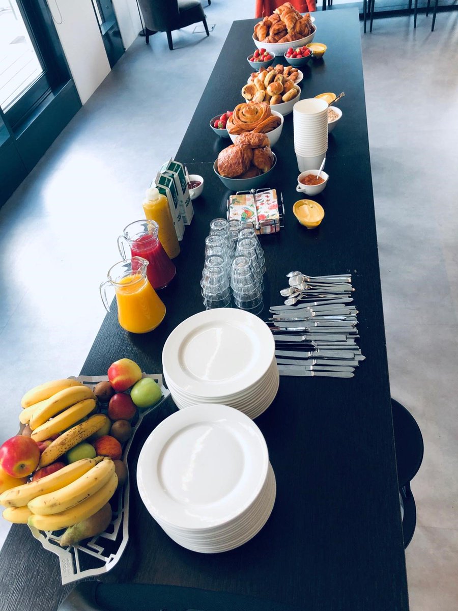 <a href="/Florentlawyers/">Florent</a> start de dag vandaag met studenten van de #AJB. Tijdens een ontbijtsessie werd er kennisgemaakt. De dag staat in het teken van procederen en eindigt met het bepleiten van de casus in de rechtbank. Daarna borrel en diner welverdiend.