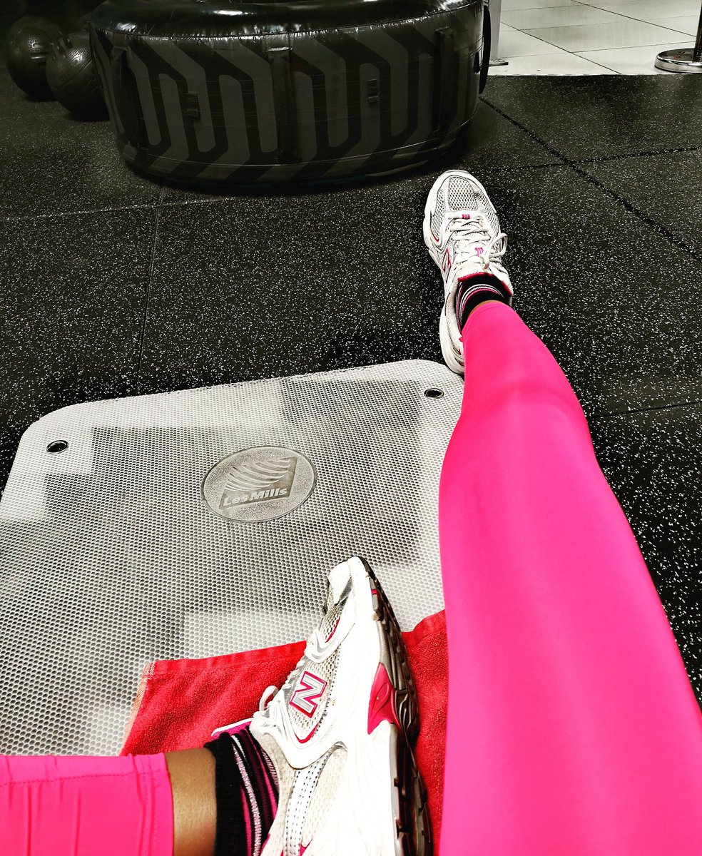 patriciaessong's tweet image. Ne commence à compter que quand ça commence à faire mal.
🏃‍♀️🏋️‍♀️
#FunAndMental  
#BackWorkoutRoutine