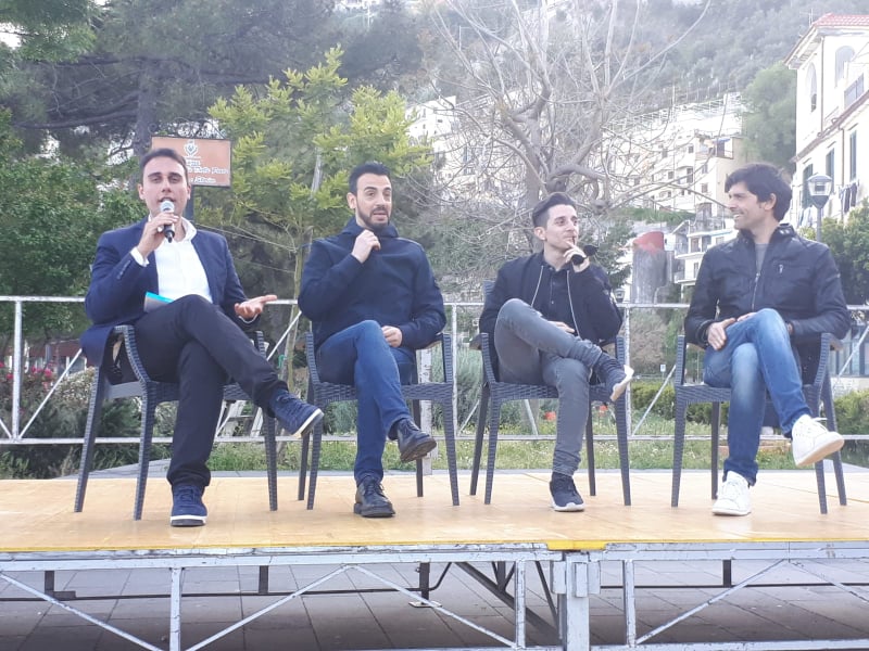 ASSSOCIALDISCO1's tweet photo. Una piacevolissima serata a Marina di Vietri sul Mare (Sa) con la Social - Guest, aspettando la #discotecadellaprevenzione insieme a 
@Gigi_e_Ross, Oreste Ciccariello e "La Maledizione dell'Acciaio" @RogiosiEditore Grazie a tutti! :)
A presto! ;) https://t.co/2jPXEdyGLN