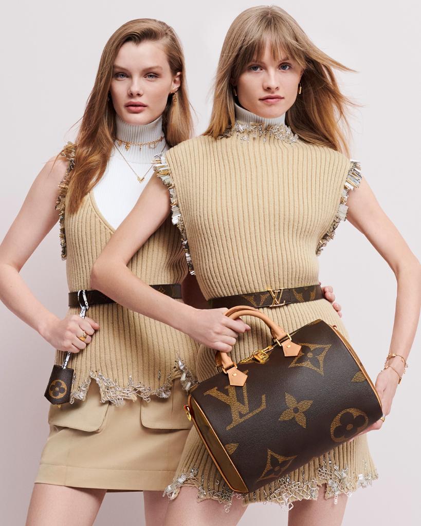 Louis Vuitton Twitterissä: Playing with proportions. #LouisVuitton's  iconic Monogram takes on a new scale on both familiar and new models.  Explore the full Monogram Giant collection exclusively online at    /