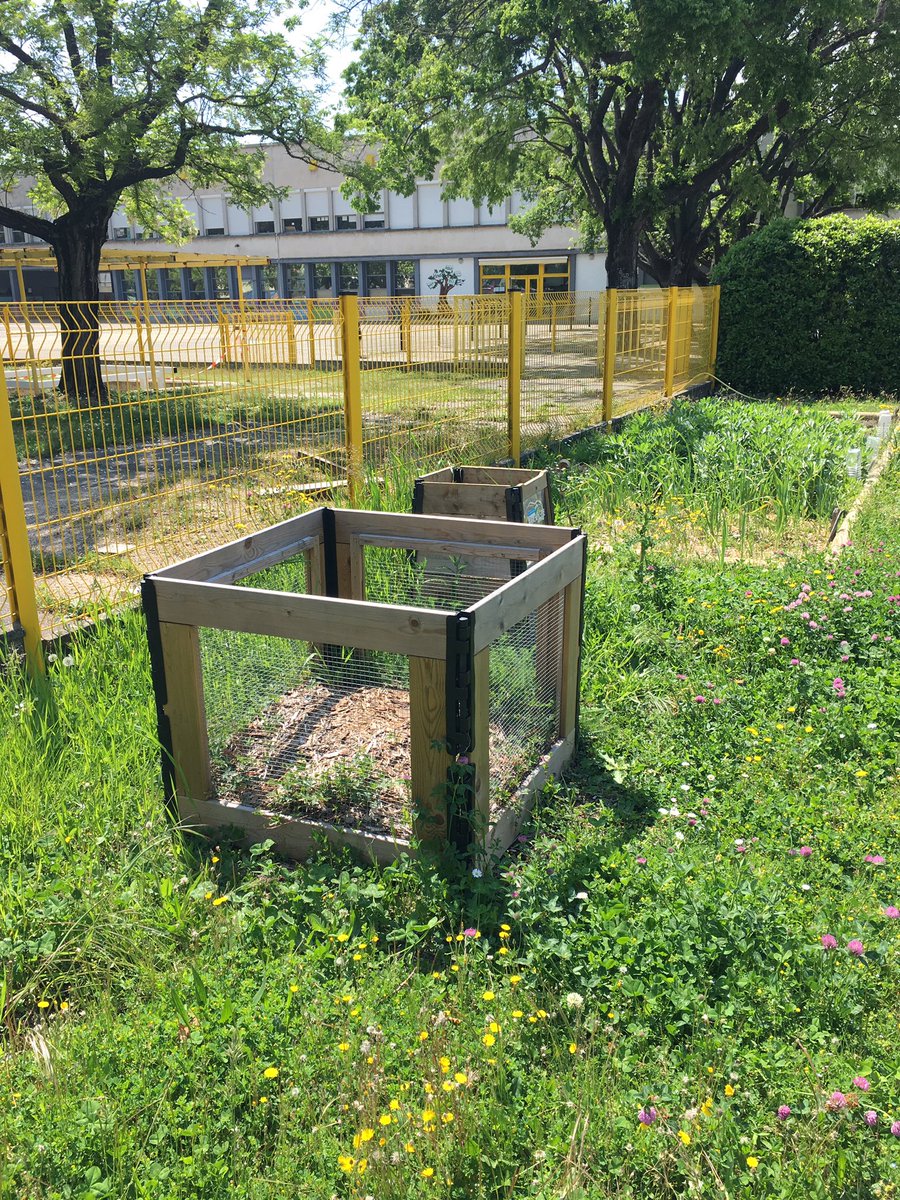 EcGrangeneuve's tweet photo. Notre jardin https://t.co/bWtWuxIOyM