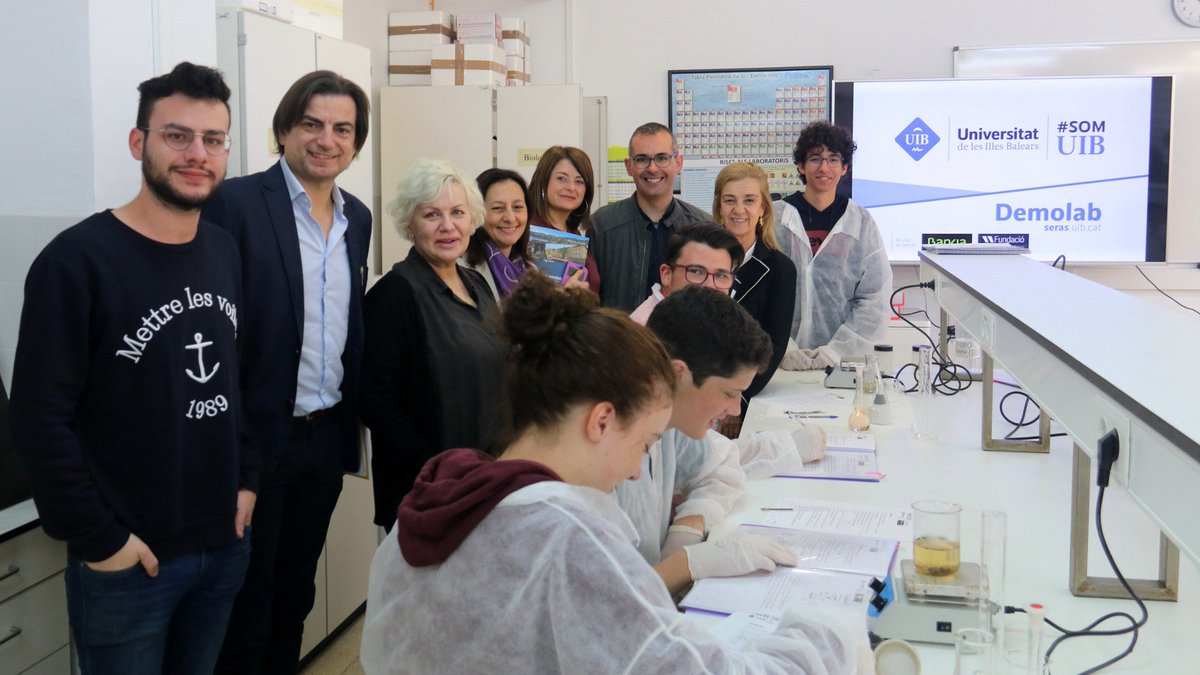 UIBuniversitat's tweet photo. Els responsables de @Bankia i la @FundSaNostra han visitat la UIB per conèixer les activitats que patrocinen! La col·laboració es fa a través de @PortUIB amb el #DemotecUIB, el #DemolabUIB i l'#ArqueòdromUIB! https://t.co/uzXwoUcJe9 #SeràsUIB https://t.co/IloyjDrQfZ