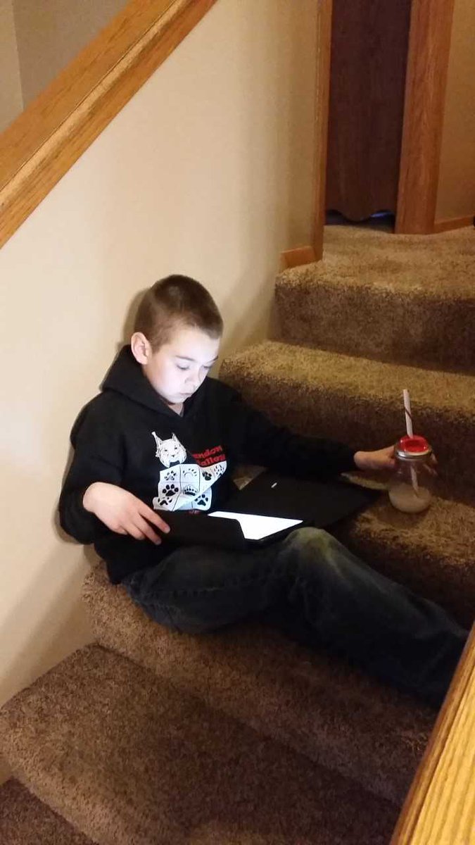 3rd_be's tweet photo. Reading an ebook! #WEareBV https://t.co/Dp5u31RD6k