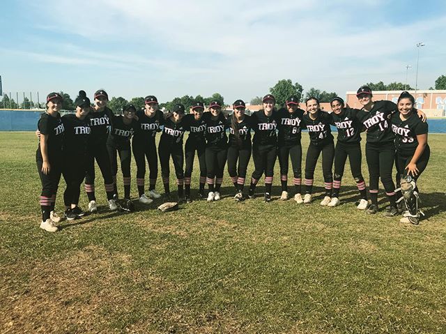 Congratulations Varsity Softball on a CIF playoff win against Ramona: 7-1
@troywarriorathletics @thetroydifference @fullerton_joint_union_hsd bit.ly/2Vgl0YL