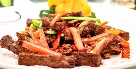 Datong Fenglinge Restaurant is the famous restaurant serves traditional dishes, and is also the place where the famous celebrities gathered. If you come to Datong, don't miss the food here! #ShanxiFood