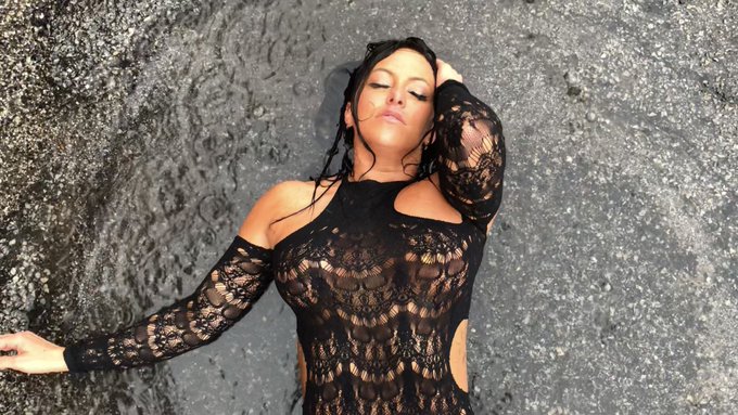 I played in the rain https://t.co/LpinXqWhMn<a href="/tag/booty"class="tags"><span>#booty</span></a><a href="/tag/view"class="tags"><span>#view</span></a>