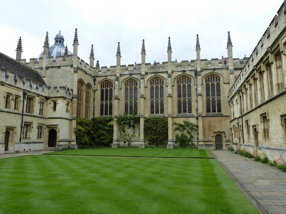 AesisNet's tweet photo. Are you a citizen of the #UK who supports knowledge exchange? Then join our #Oxford one day #seminar on #knowledge Exchange Structures for #Impact! Don't miss it, register now! The full programme and registration: https://t.co/btzZGthGcS .  
#UKKE19 #Science https://t.co/V84RulEjHI