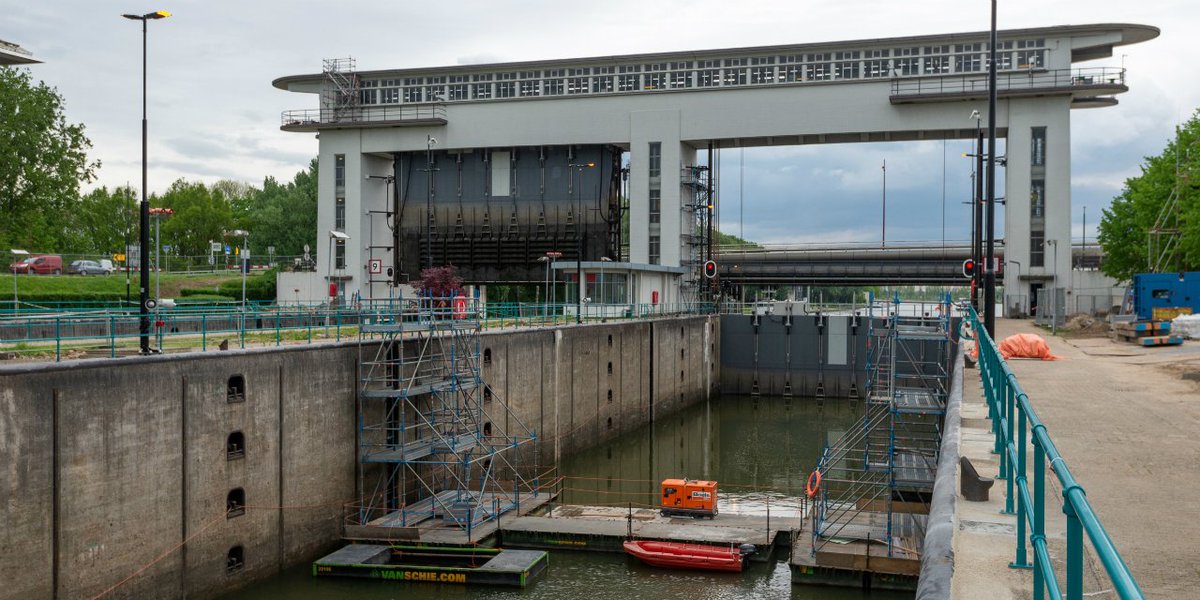 Rijkswaterstaat's tweet photo. De renovatie van kolk 2 van de #PrinsesBeatrixsluis is bijna klaar! Om er zeker van te zijn dat alles goed werkt, zijn #tests nodig. Die kosten wat meer tijd, waardoor er vanaf 6 mei extra #stremmingen zijn: https://t.co/GEXKrWXyCZ https://t.co/cGJrO7klPL