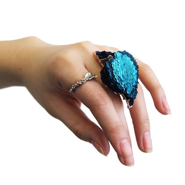 Inspiration for this ring came from #jewellery designer <a href="/Isabellaliu722/">Isabella Liu</a> own traumatic experience when badly burnt by firework. Facing the scars she expressed her pain in beautiful way by creating the outstanding Scar collection ow.ly/dKsa30oCMAU