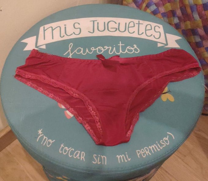 Hoy me apetece que alguien huela mis braguitas delante mia ! Te apetece? Las entrego en mano bien usaditas