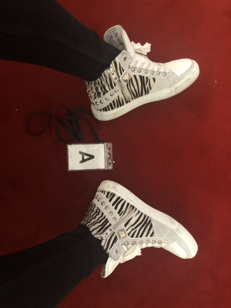 90k's tweet image. Just about to moon walk at #Lunatick #virtualreality lunar experience by #AntonyGormley and Dr. Priyamvada Natarajan's at @TheStoreX with @donkus1