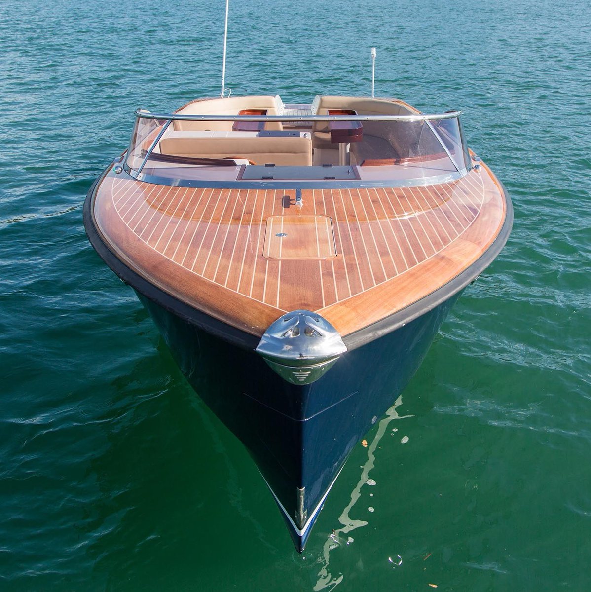 This is Grace, a 9.5m custom day launch, and she could be yours! Currently lying in Falmouth, this powerful custom motoryacht is for sale. Make sure to head to our website for more information
#boatforsale #custom #launch #falriver #summerishere #classicboat