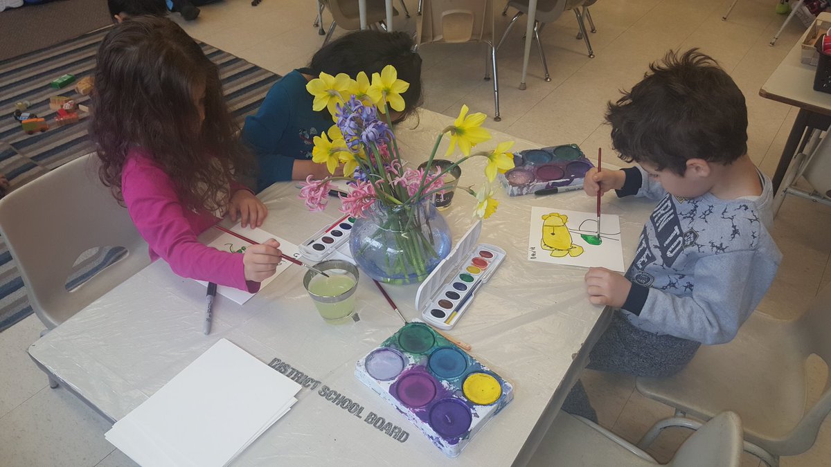 Painting some daffodils on this rainy day. 🌺 #stilllifedrawing #spring @InglewoodH @tdsb_helen