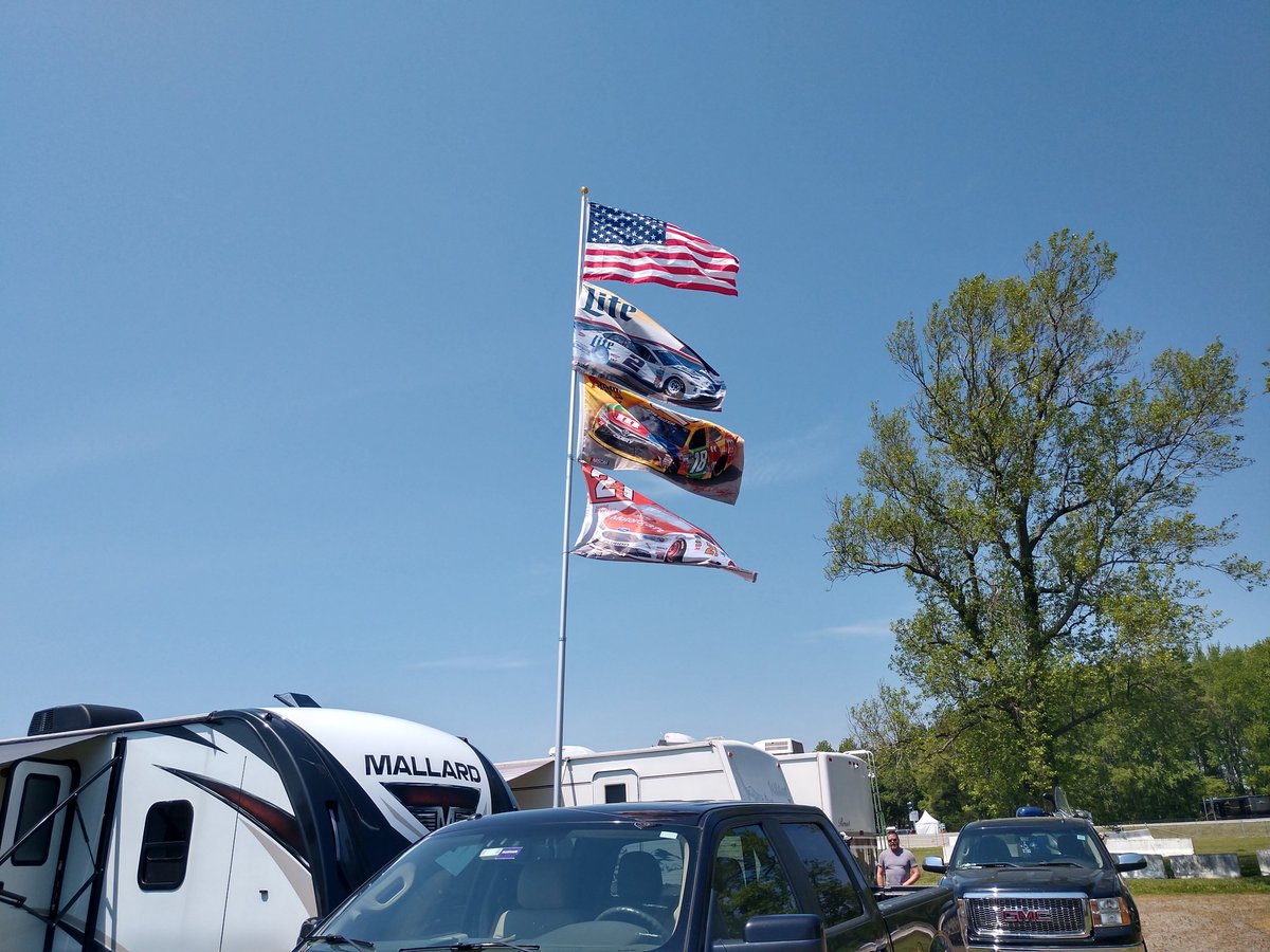 kkrouse's tweet photo. #Dover50 @MonsterMile wish the skies would clear up like yesterday. @Blaney @keselowski @KyleBusch #tylerneedsafavoritedriver @chaseelliott @BubbaWallace @DanielHemric @WilliamByron https://t.co/xcrgoqTUdG