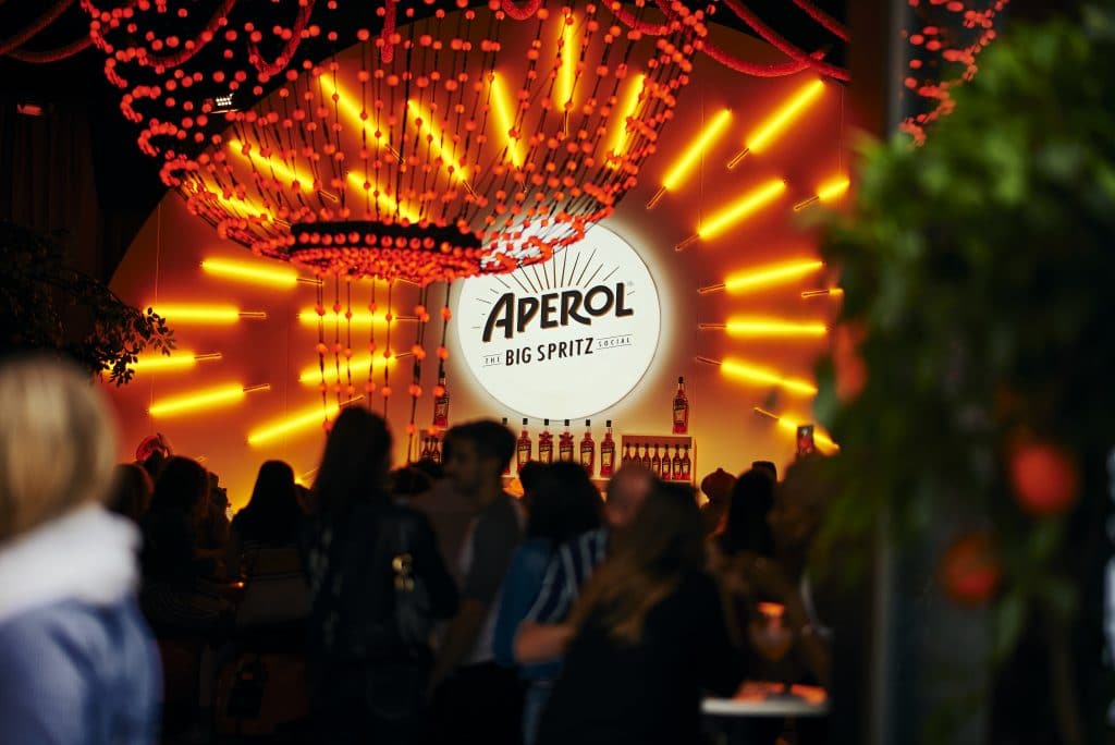 hoxtonradio's tweet photo. Next Thursday we'll have @AperolSpritzUK in discussing their Venice-inspired 100th birthday party featuring giant jaw-dropping orange Lido and waterfall, Fiat-500 hot tubs and a revolving Vespa carousel bar! @ShoreditchELS @thepreshaah @MaxRuff2 https://t.co/JyDbJdTwAH https://t.co/e5OlEkAwNY