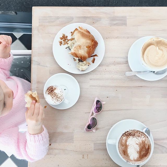 Post ballet fuel at the latest branch of @theflourpotbakerybrighton - excellent choice, @lucylucraft 💗 (The adjoining <a href="/gunnsflorist/">Jay Gunn</a> store may prove lethal in the coming weeks/months...) bit.ly/2PJ9bnW