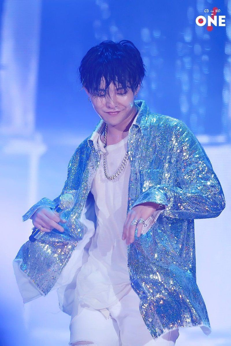 BIGBANG_GGGGD's tweet photo. へそ『もう同じ人に見えんよね〜』
とも「え？同じ人なの？」
へそ『えっ？』

へそ とも「『えっ？』」

                                        終
　　　　　　　　　制作・著作
��　　　　　　　   ━━━━━
　　　　　　　　　　ⓃⒽⓀ https://t.co/pLAtnyRgVl