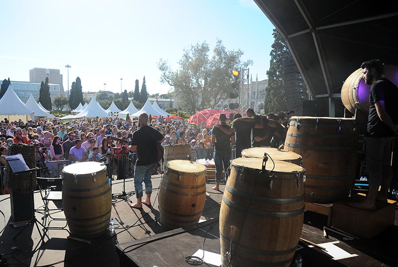 Progestur's tweet photo. Quer conhecer na integra o programa do XIV Festival Internacional da Máscara Ibérica?
Visite-nos em https://t.co/Jzka0Ab762 e descubra que surpresas lhe reserva esta 14ª edição!

#FIMI #FIMI2019 #FIMIBELEM #mascaraiberica https://t.co/fqdaPkQrZe
