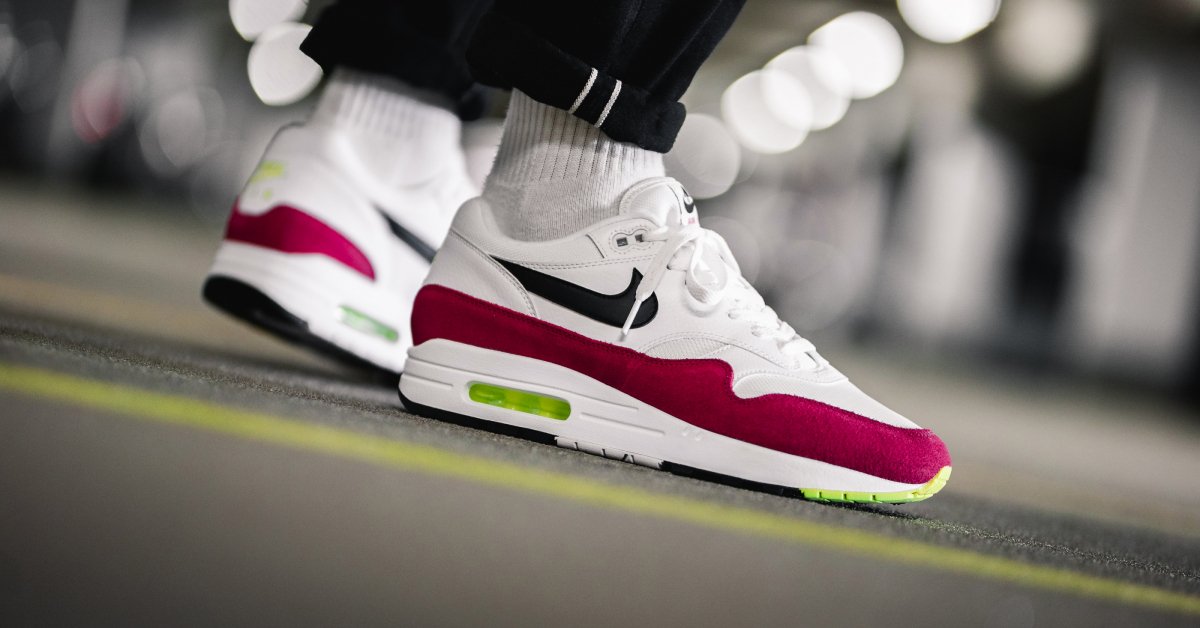 air max 1 rush pink on feet