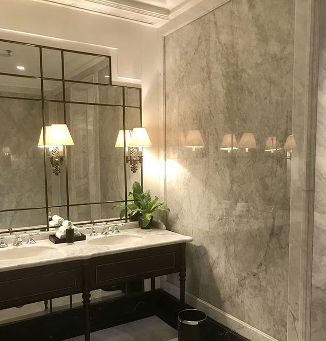 lamontstone_uk's tweet image. Beautiful wainscot feature wall. Coupled with his and hers vanity top.
All in 'Carrera White' marble.
.
.
.
#lamontstone #marble #marblecladding #wallpanels #wainscoting #vanity #carrerawhite #hisandhers #hisandhersvanitybasins #bathroomdesign #bathrooms… bit.ly/2IVPetz